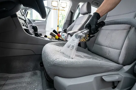 Dubinsko pranje enterijera automobila